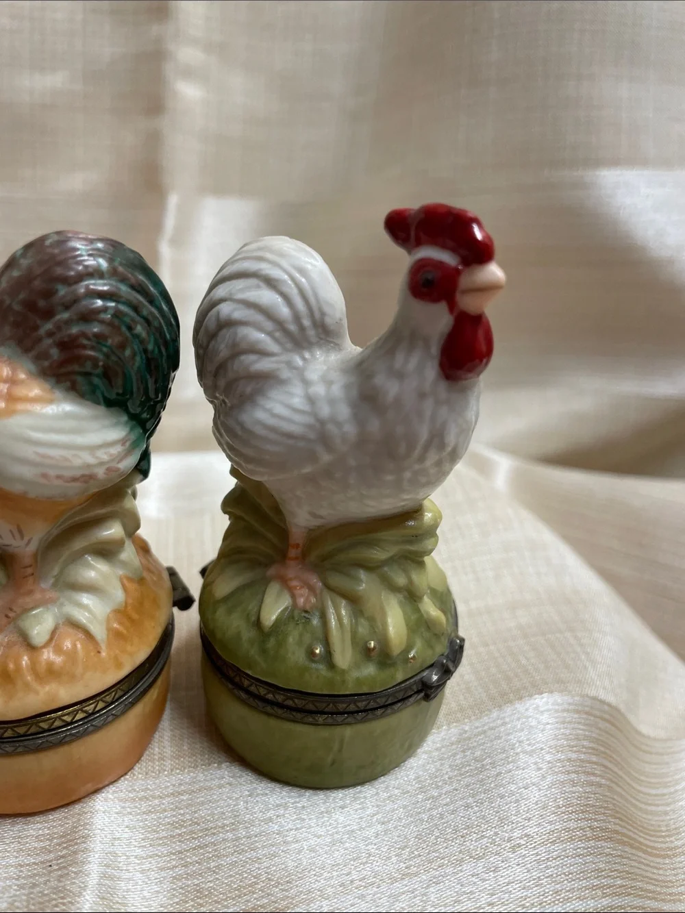 Vintage Ceramic Rooster Jewelry Trinket Box - White & Multi-Color